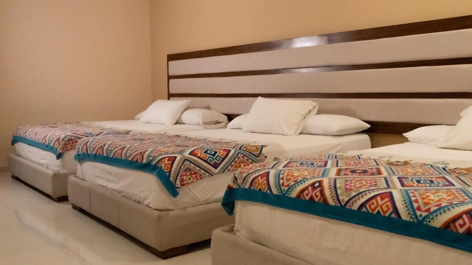 Infinity Suites Habitacion Triple 211 Cancun