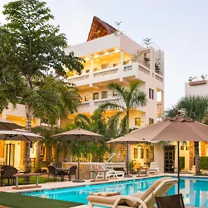 álamos Con Jacuzzi Y Piscina Hotel