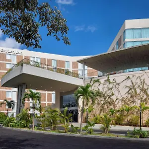 4* מלון Hilton Garden Airport